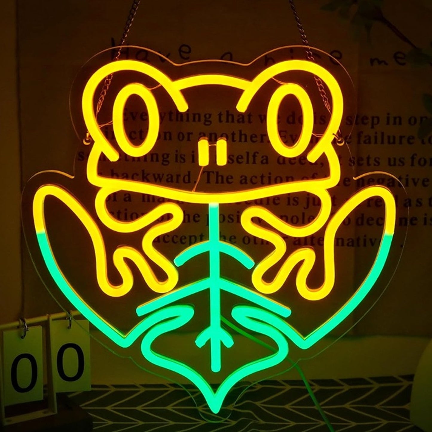 Lovely Bright Yellow / Green Leaf Tree Frog LED Night Light Room Wall Decor