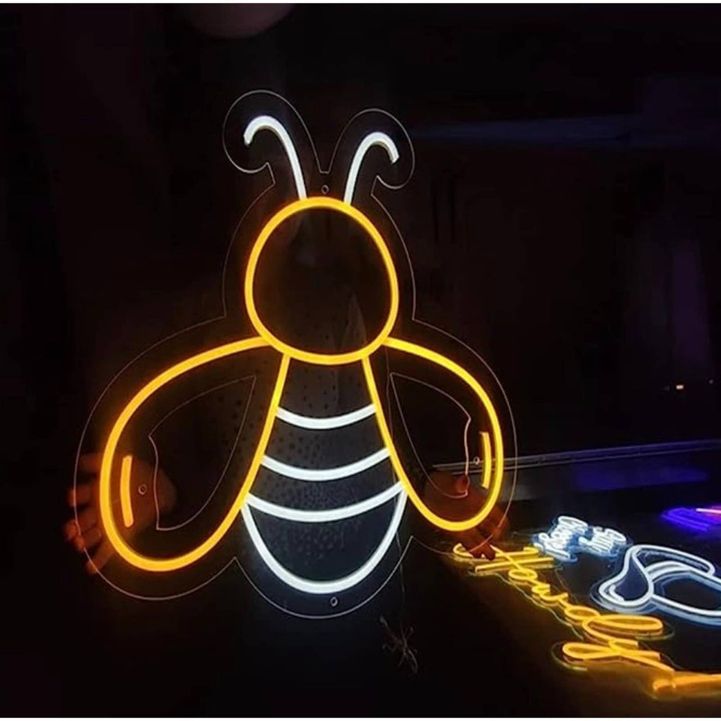 Lovely Bright Yellow / White Bumble Bee LED Night Light Room Wall Decoration