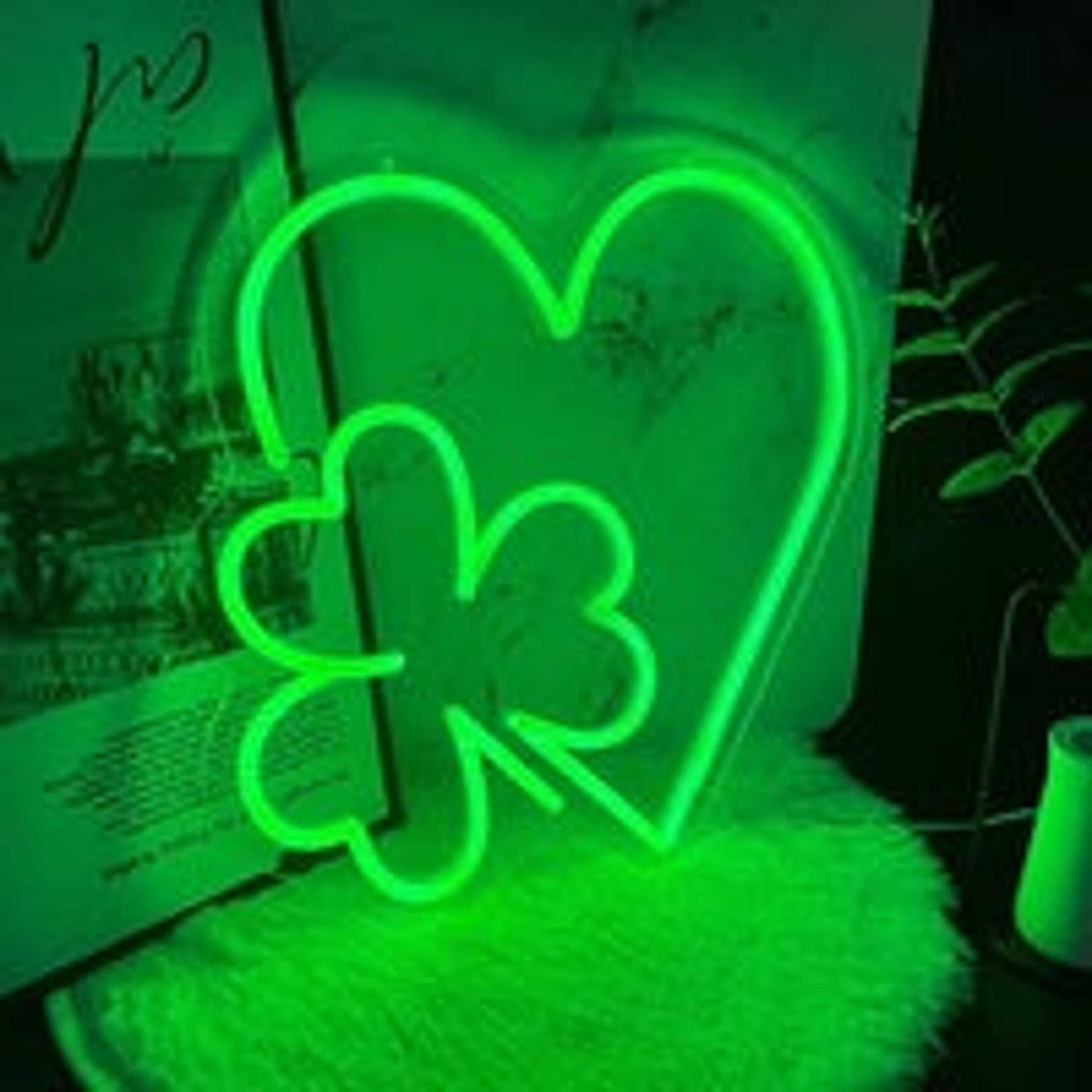 Lovely Green Bright Lucky Heart Shamrock LED Night Light Room Wall Decoration