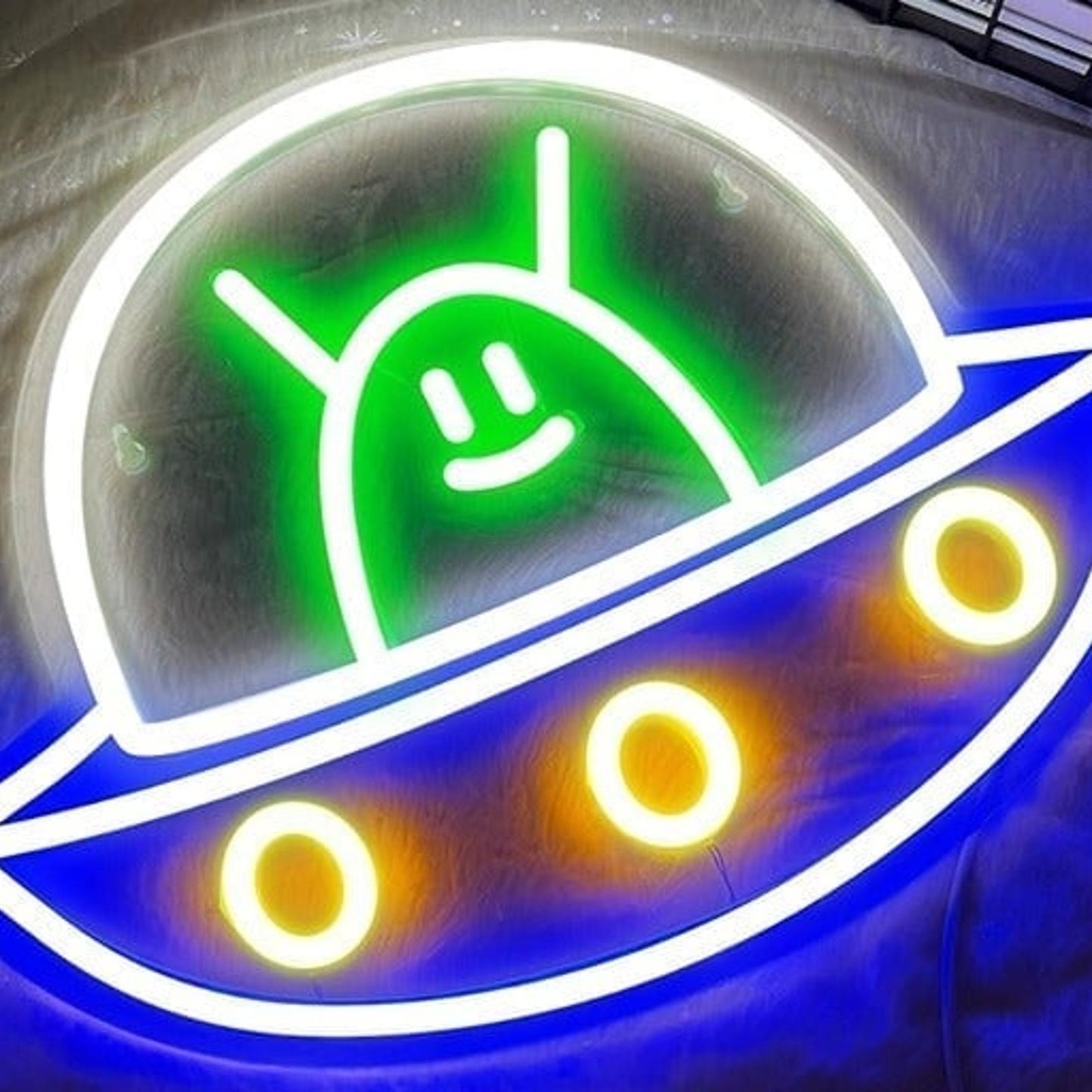 Cute Vivid Bright Baby Alien in a Space Ship LED Night Light Room Wall Decor