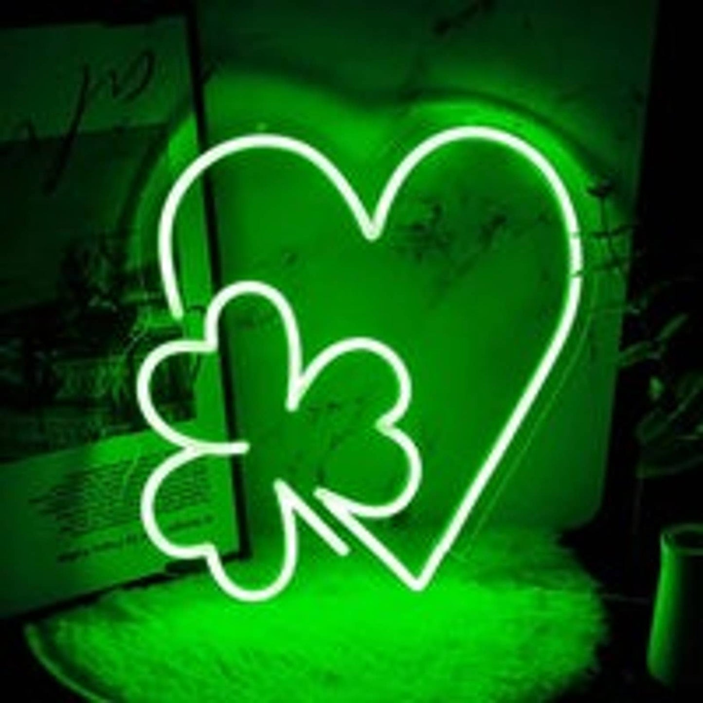 Lovely Green Bright Lucky Heart Shamrock LED Night Light Room Wall Decoration